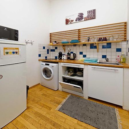 Peter'S Tower Apartments Прага Экстерьер фото