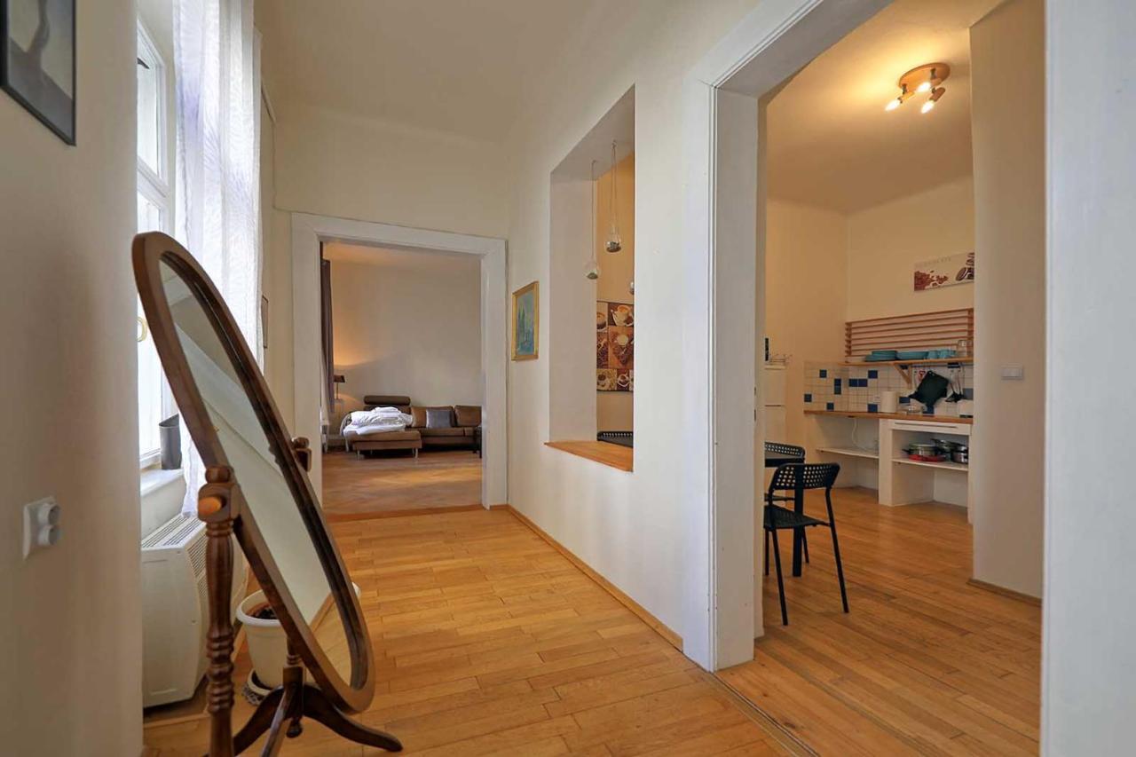 Peter'S Tower Apartments Прага Экстерьер фото