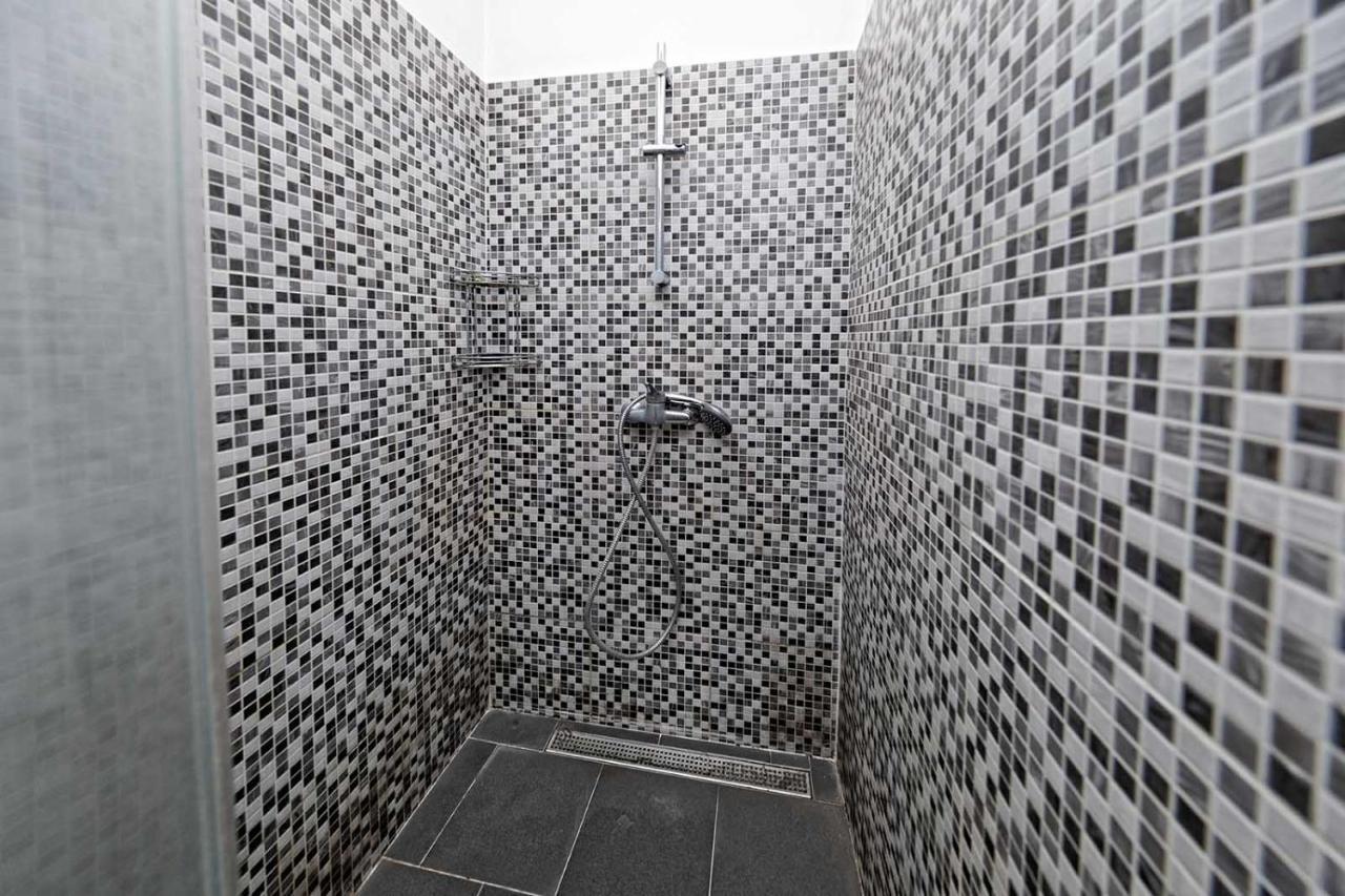 Peter'S Tower Apartments Прага Экстерьер фото