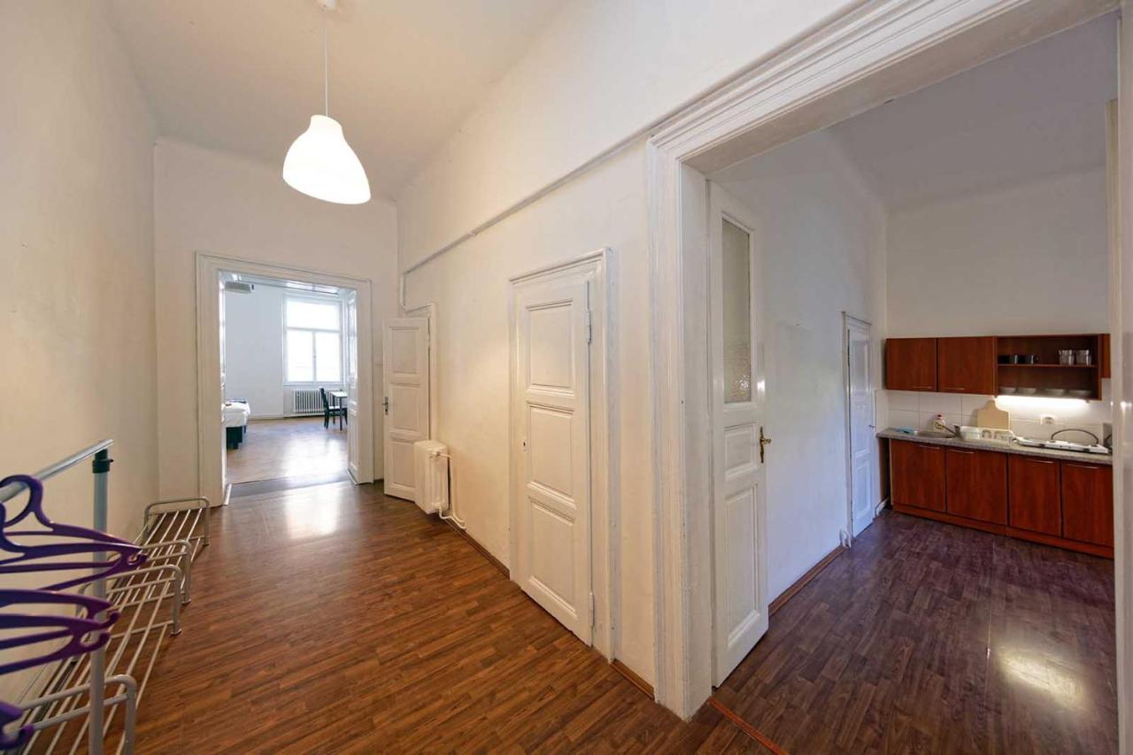 Peter'S Tower Apartments Прага Экстерьер фото