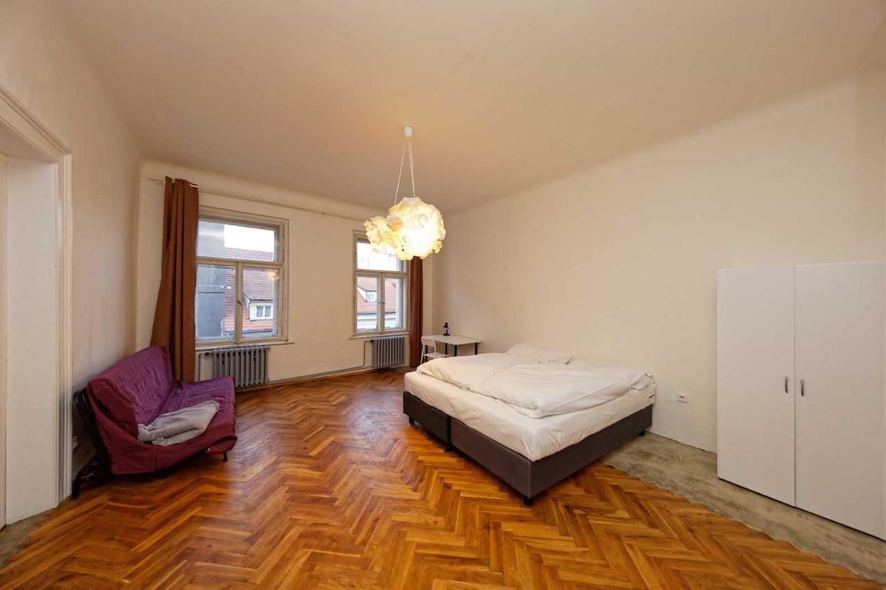 Peter'S Tower Apartments Прага Экстерьер фото