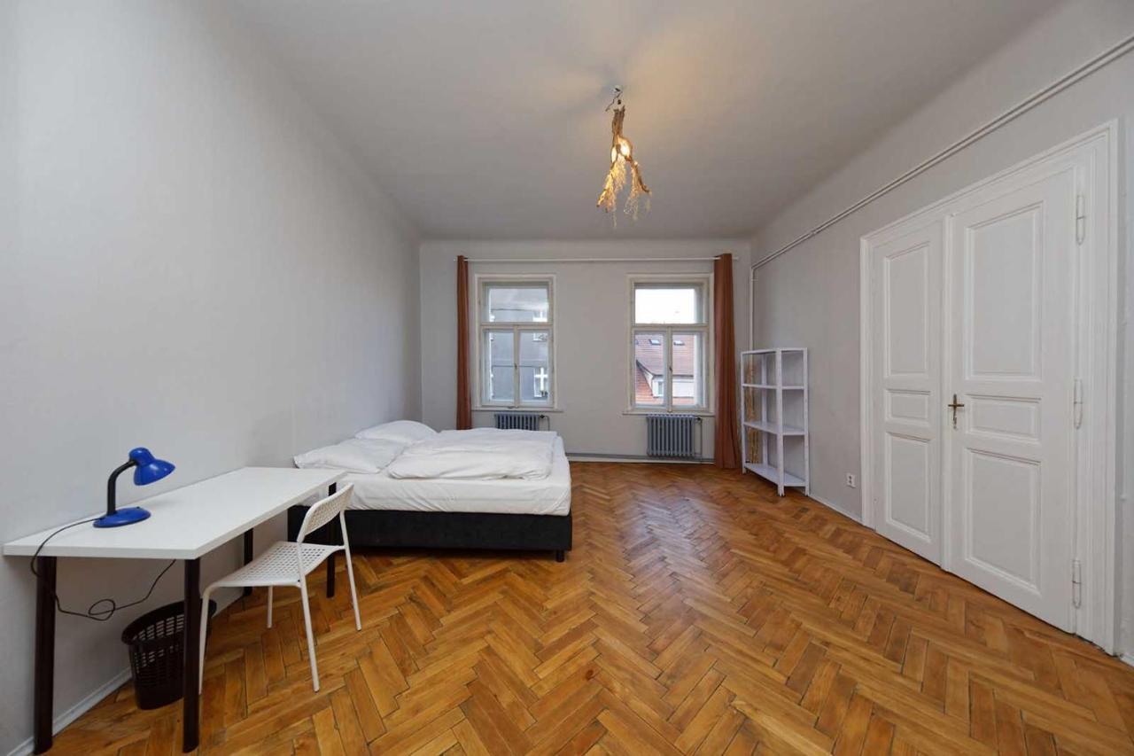 Peter'S Tower Apartments Прага Экстерьер фото
