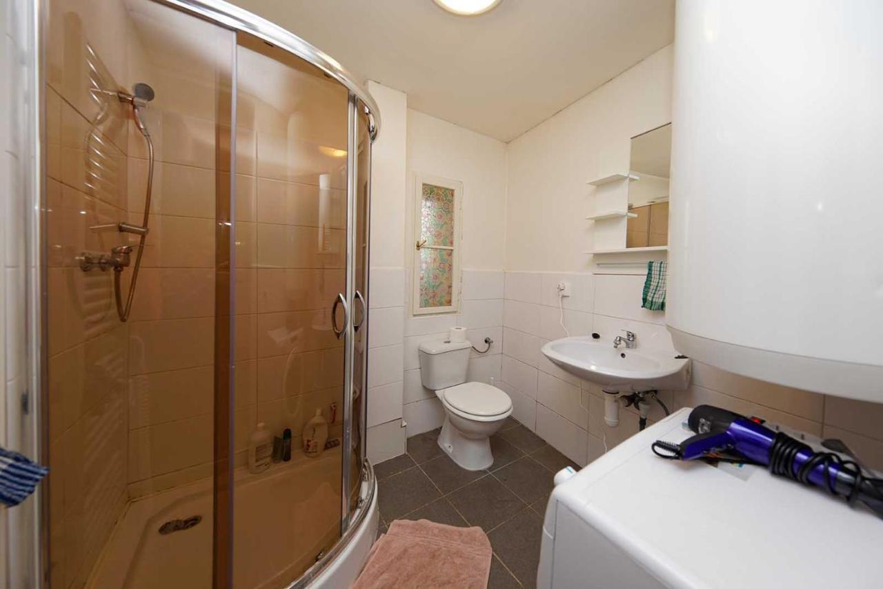 Peter'S Tower Apartments Прага Экстерьер фото