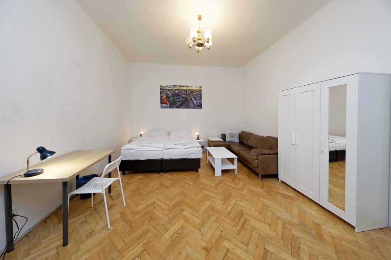 Peter'S Tower Apartments Прага Экстерьер фото