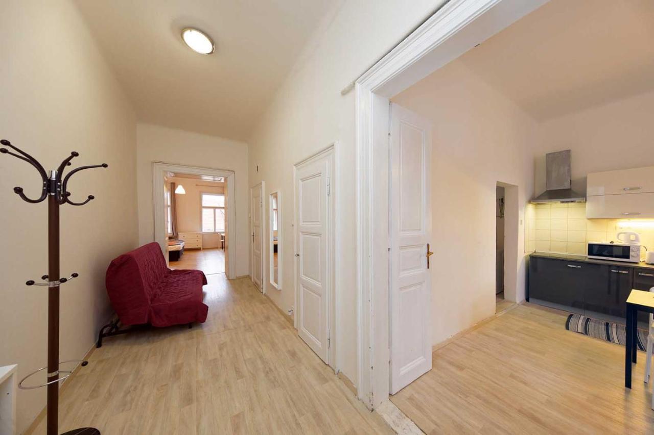 Peter'S Tower Apartments Прага Экстерьер фото