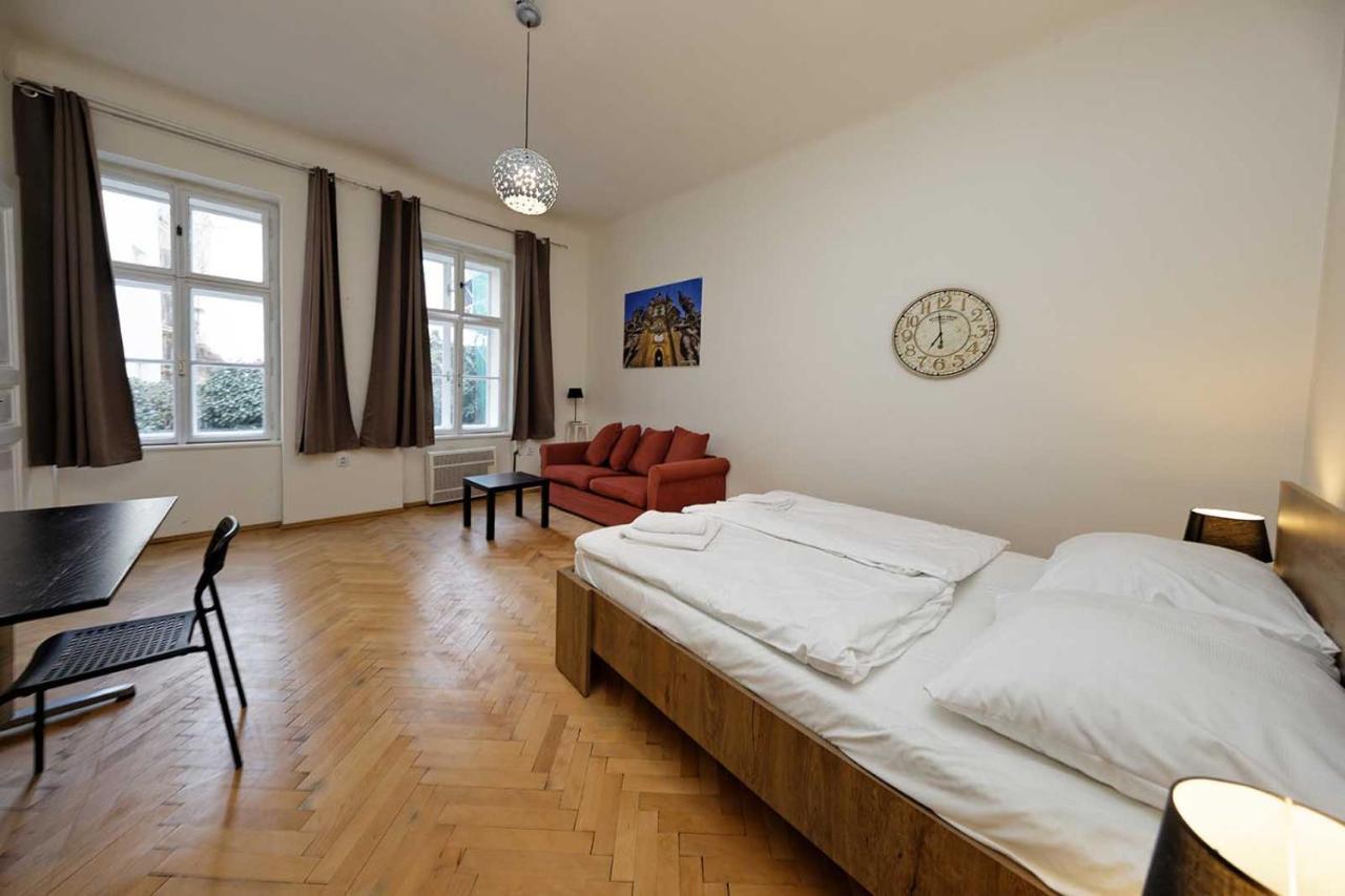 Peter'S Tower Apartments Прага Экстерьер фото