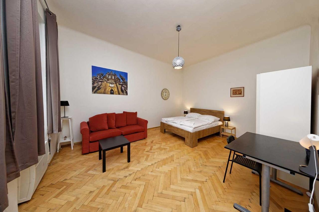 Peter'S Tower Apartments Прага Экстерьер фото