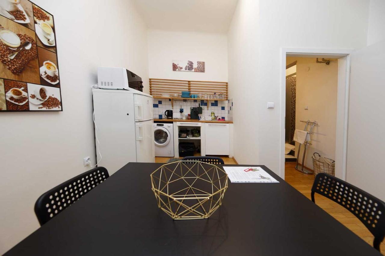 Peter'S Tower Apartments Прага Экстерьер фото