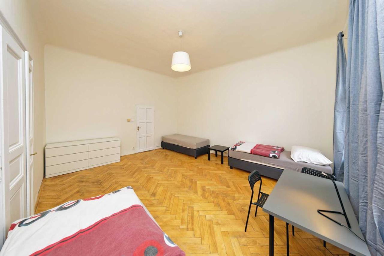 Peter'S Tower Apartments Прага Экстерьер фото