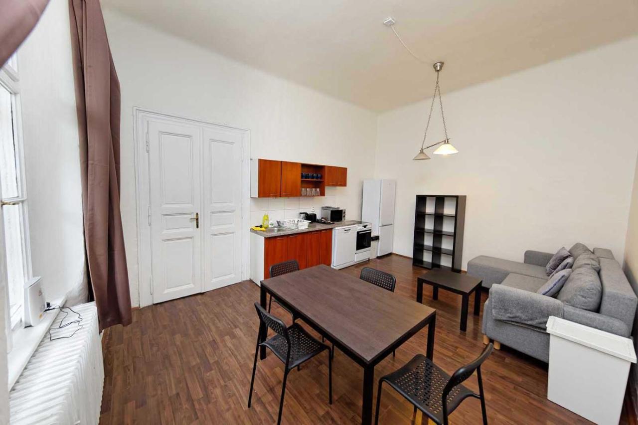 Peter'S Tower Apartments Прага Экстерьер фото