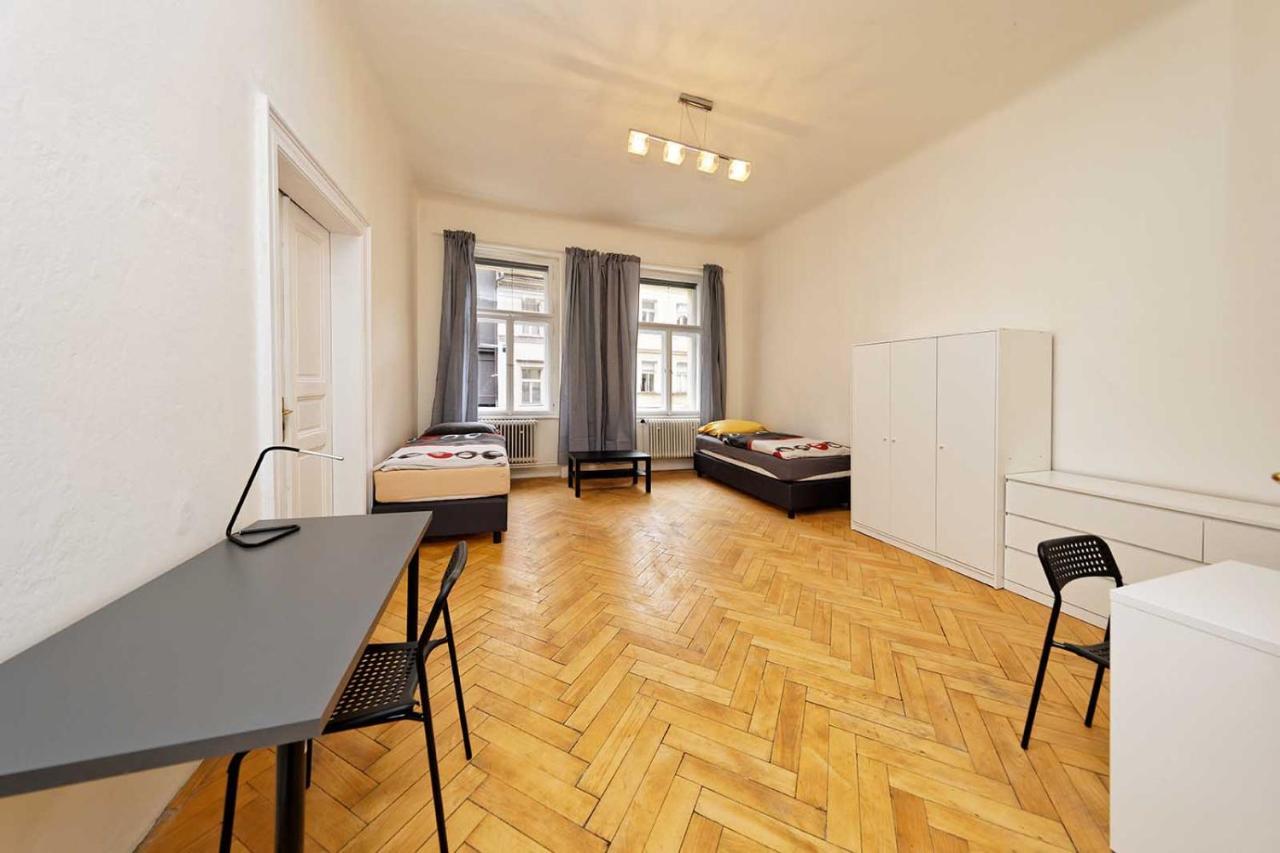 Peter'S Tower Apartments Прага Экстерьер фото