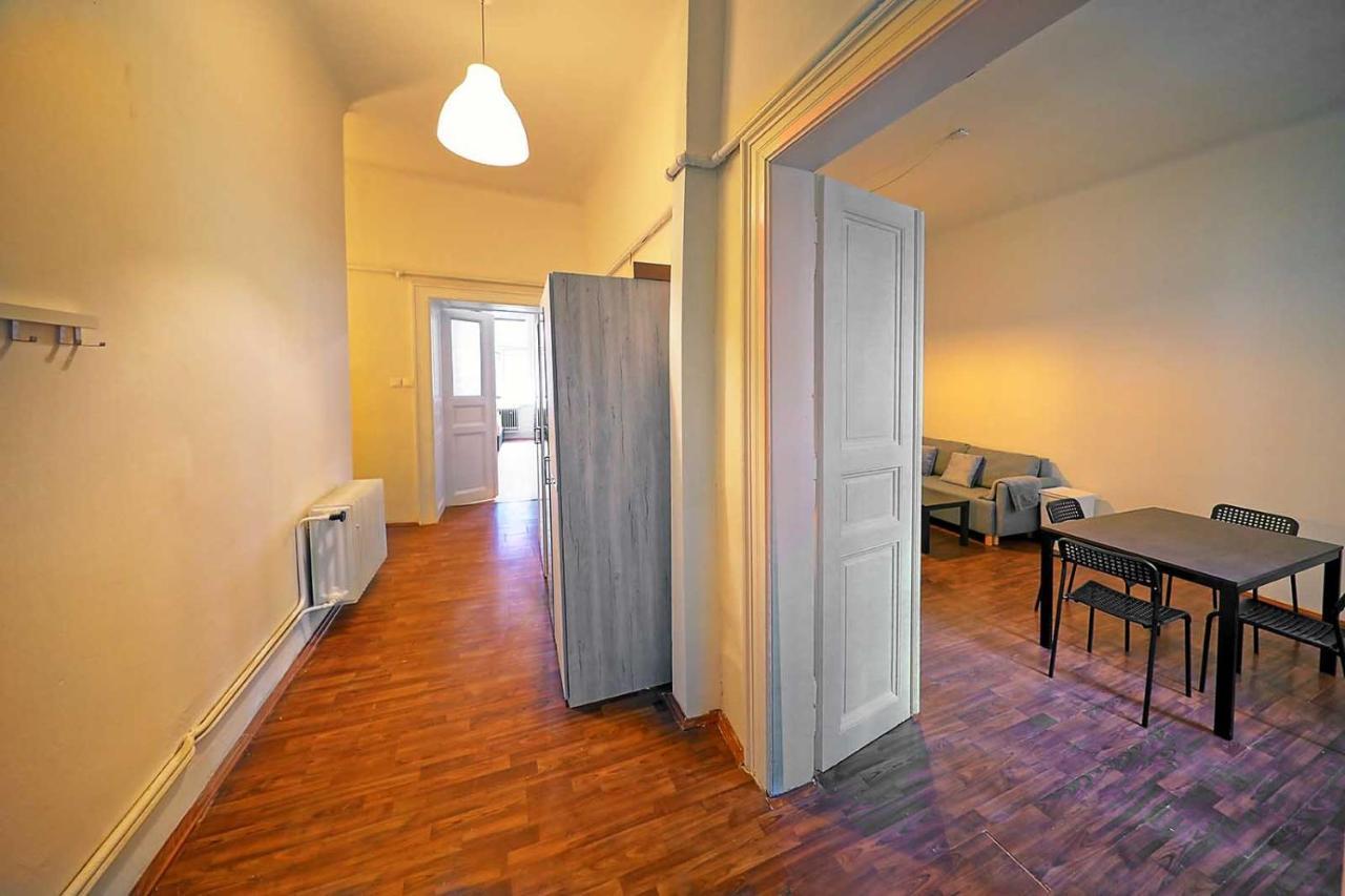 Peter'S Tower Apartments Прага Экстерьер фото