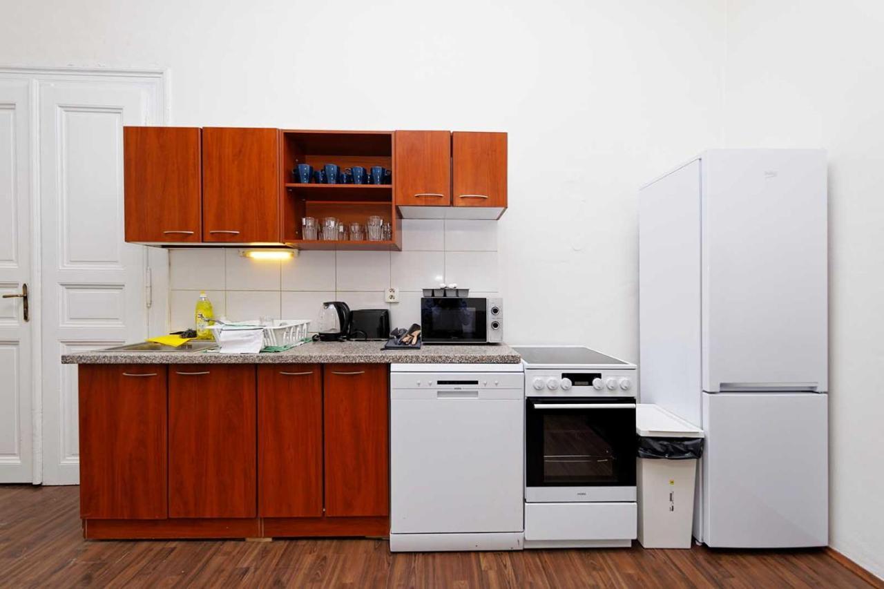 Peter'S Tower Apartments Прага Экстерьер фото