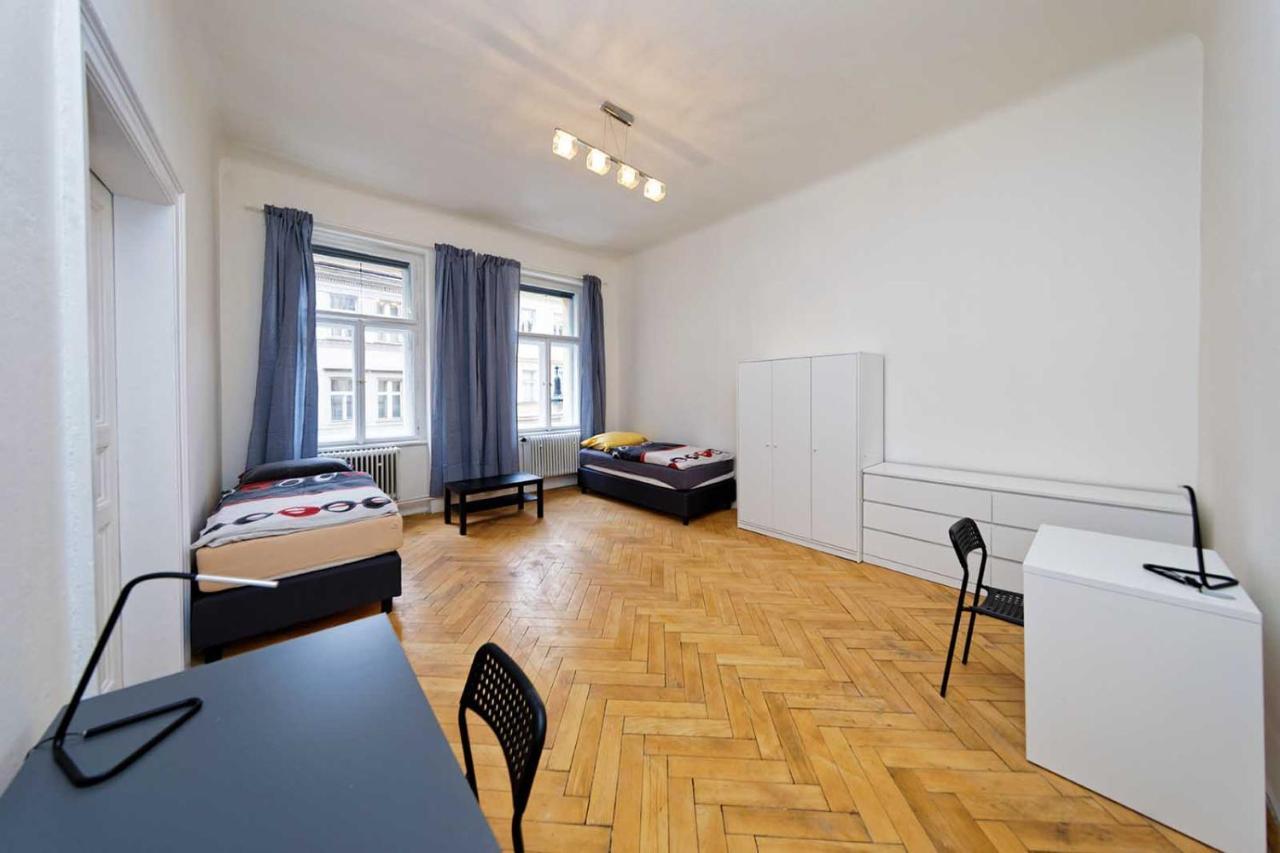 Peter'S Tower Apartments Прага Экстерьер фото