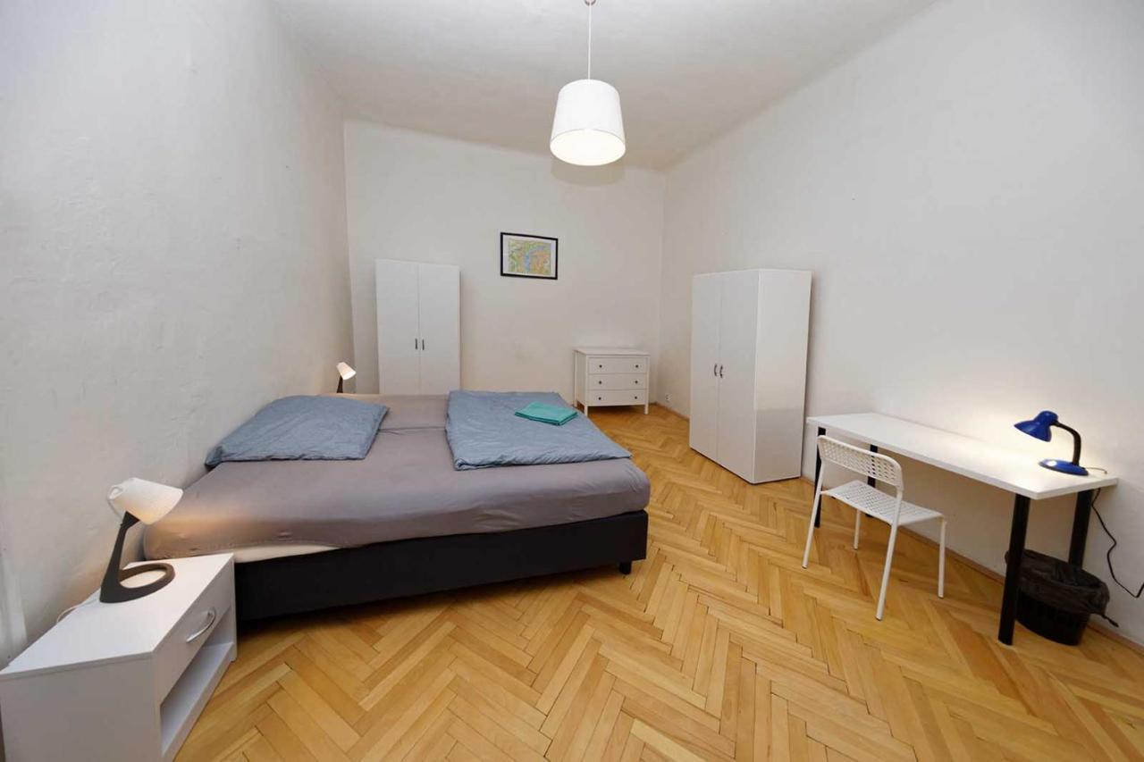 Peter'S Tower Apartments Прага Экстерьер фото