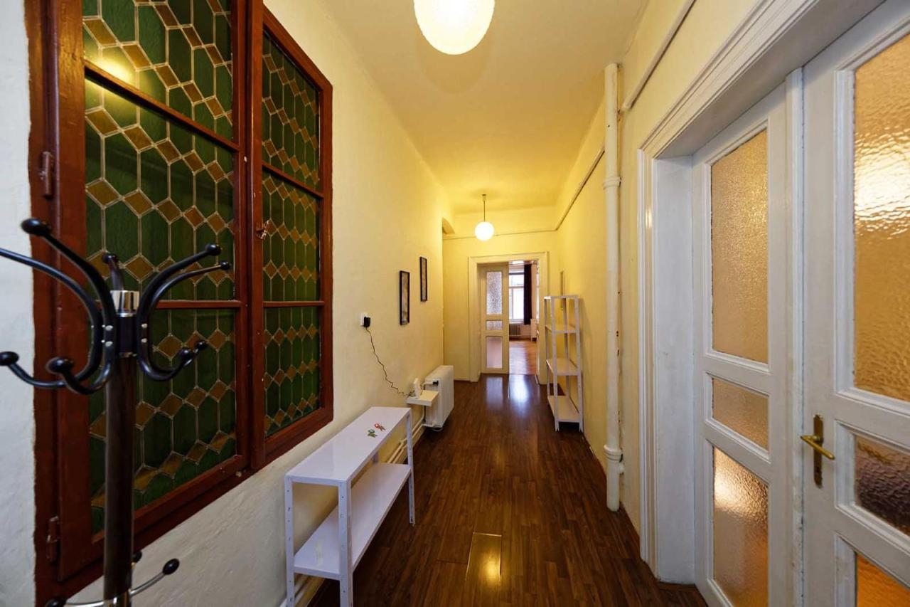 Peter'S Tower Apartments Прага Экстерьер фото