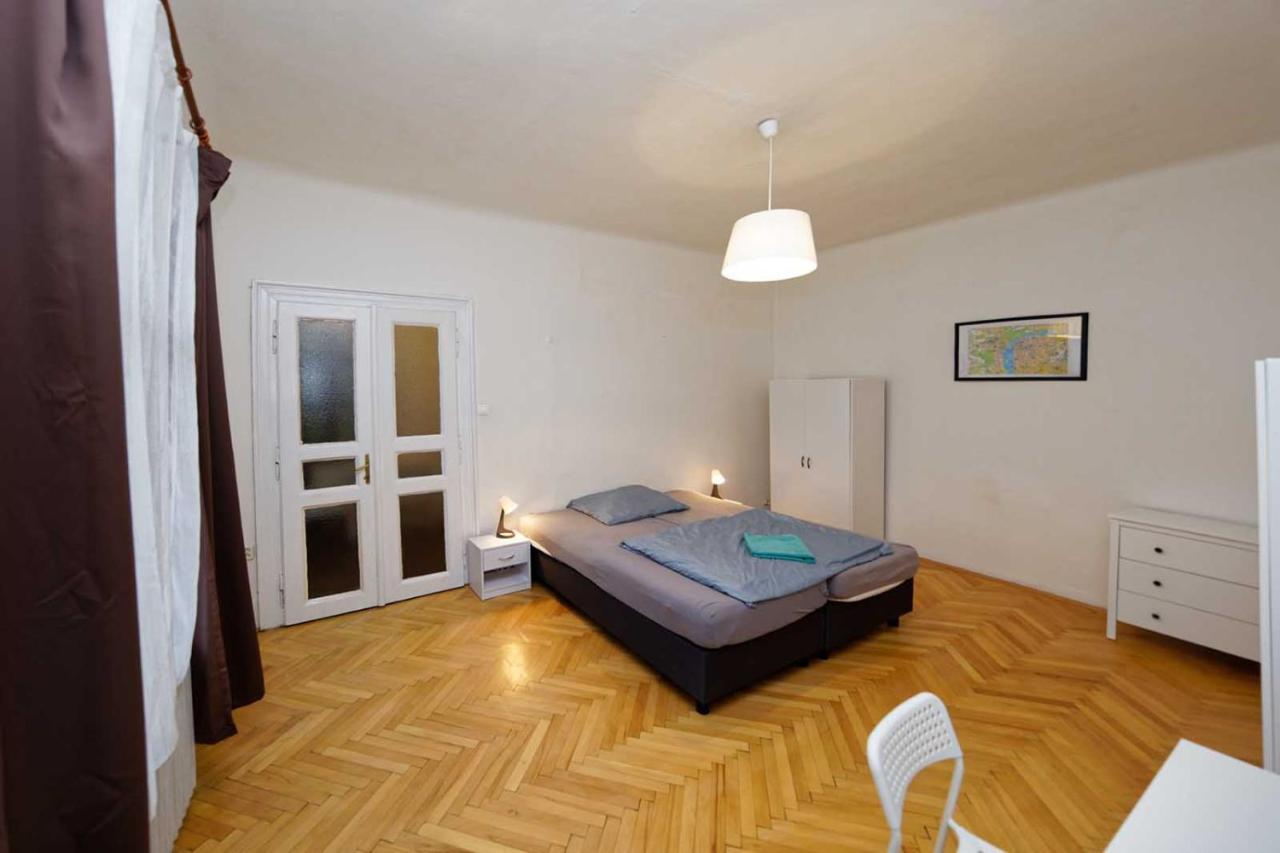 Peter'S Tower Apartments Прага Экстерьер фото