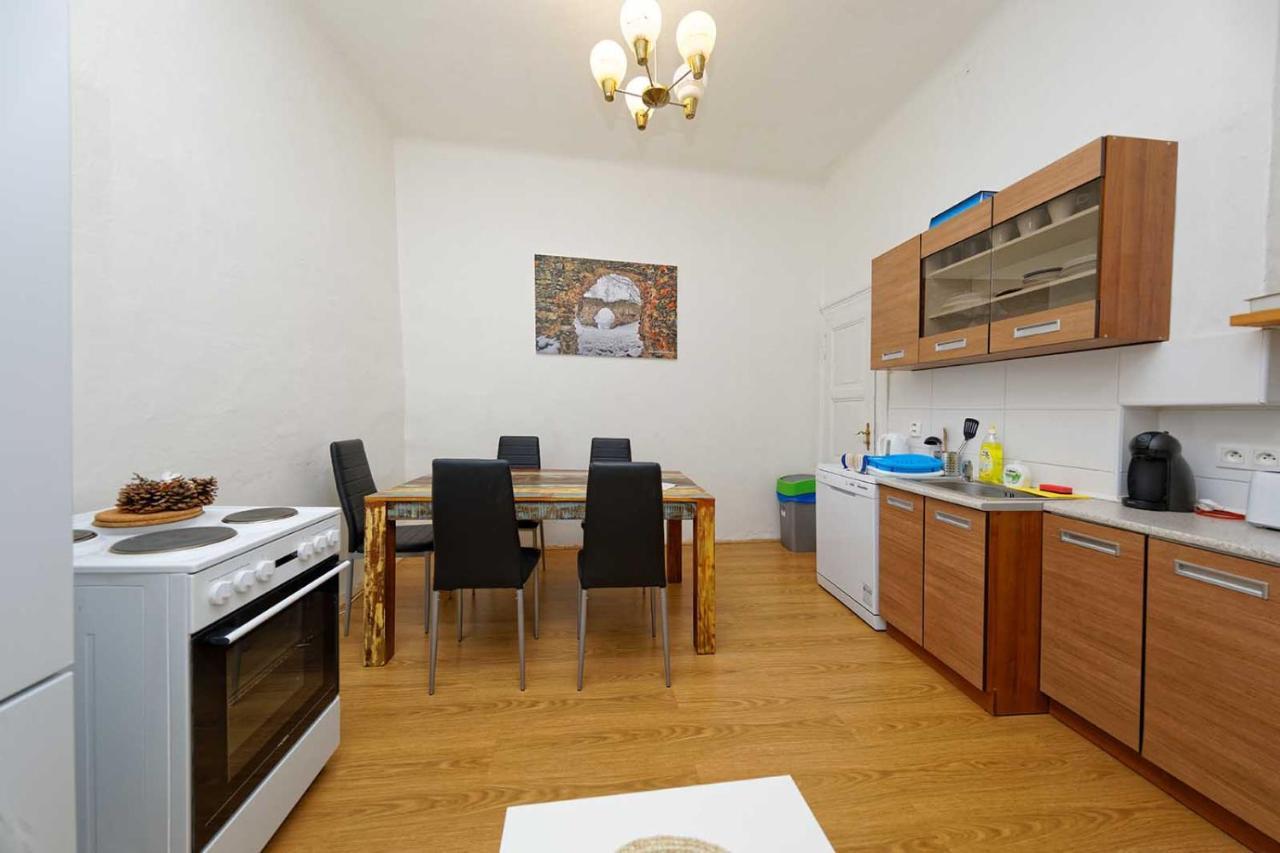 Peter'S Tower Apartments Прага Экстерьер фото