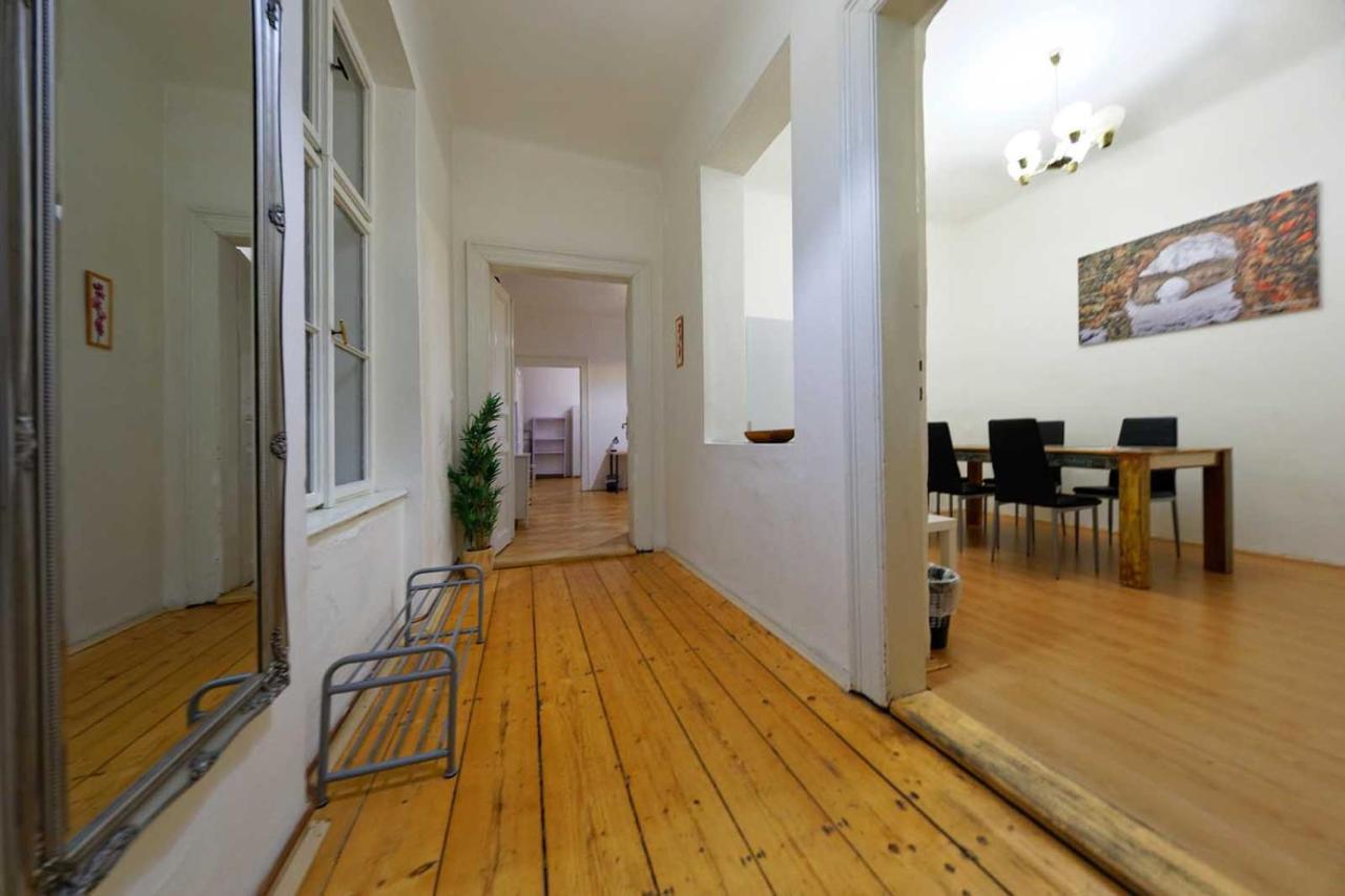 Peter'S Tower Apartments Прага Экстерьер фото