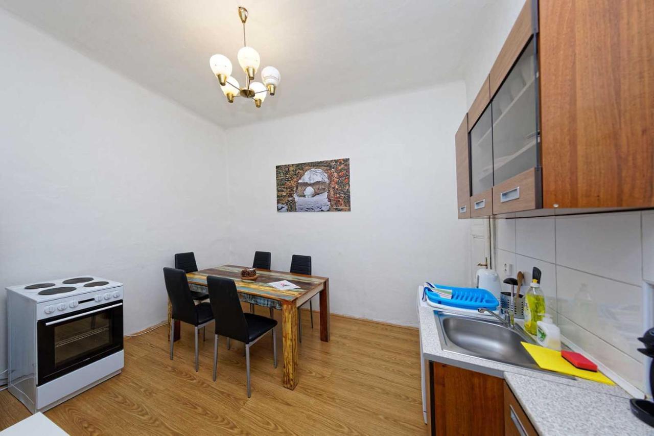 Peter'S Tower Apartments Прага Экстерьер фото