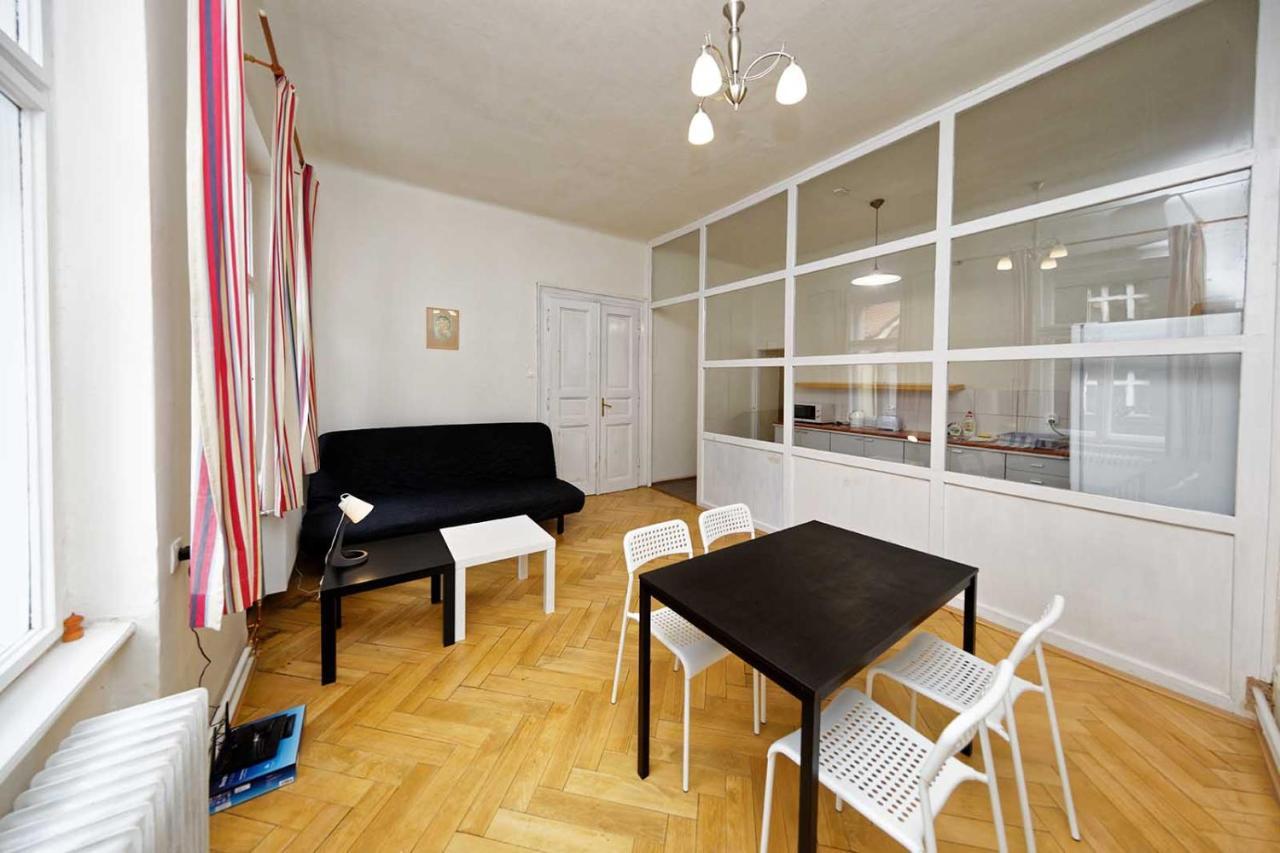 Peter'S Tower Apartments Прага Экстерьер фото