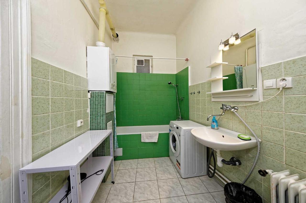 Peter'S Tower Apartments Прага Экстерьер фото