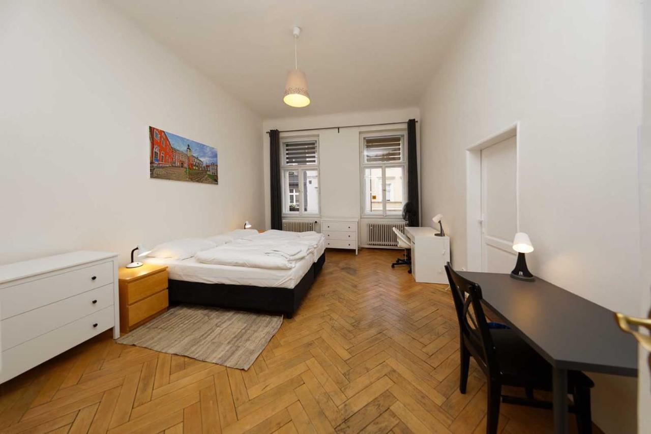 Peter'S Tower Apartments Прага Экстерьер фото
