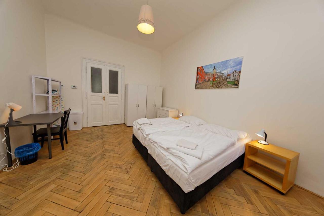 Peter'S Tower Apartments Прага Экстерьер фото