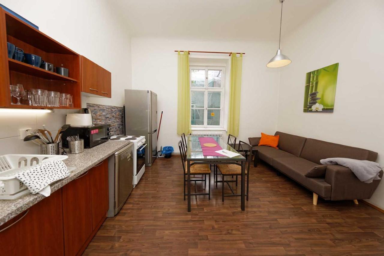 Peter'S Tower Apartments Прага Экстерьер фото