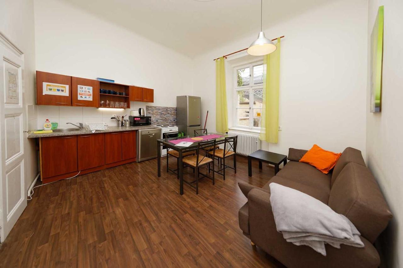 Peter'S Tower Apartments Прага Экстерьер фото