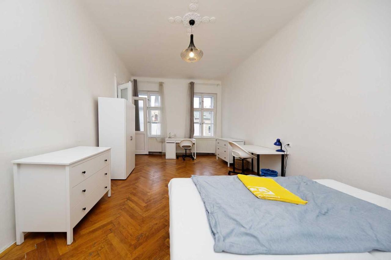 Peter'S Tower Apartments Прага Экстерьер фото