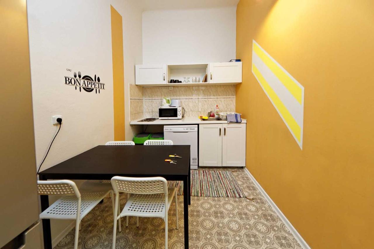 Peter'S Tower Apartments Прага Экстерьер фото
