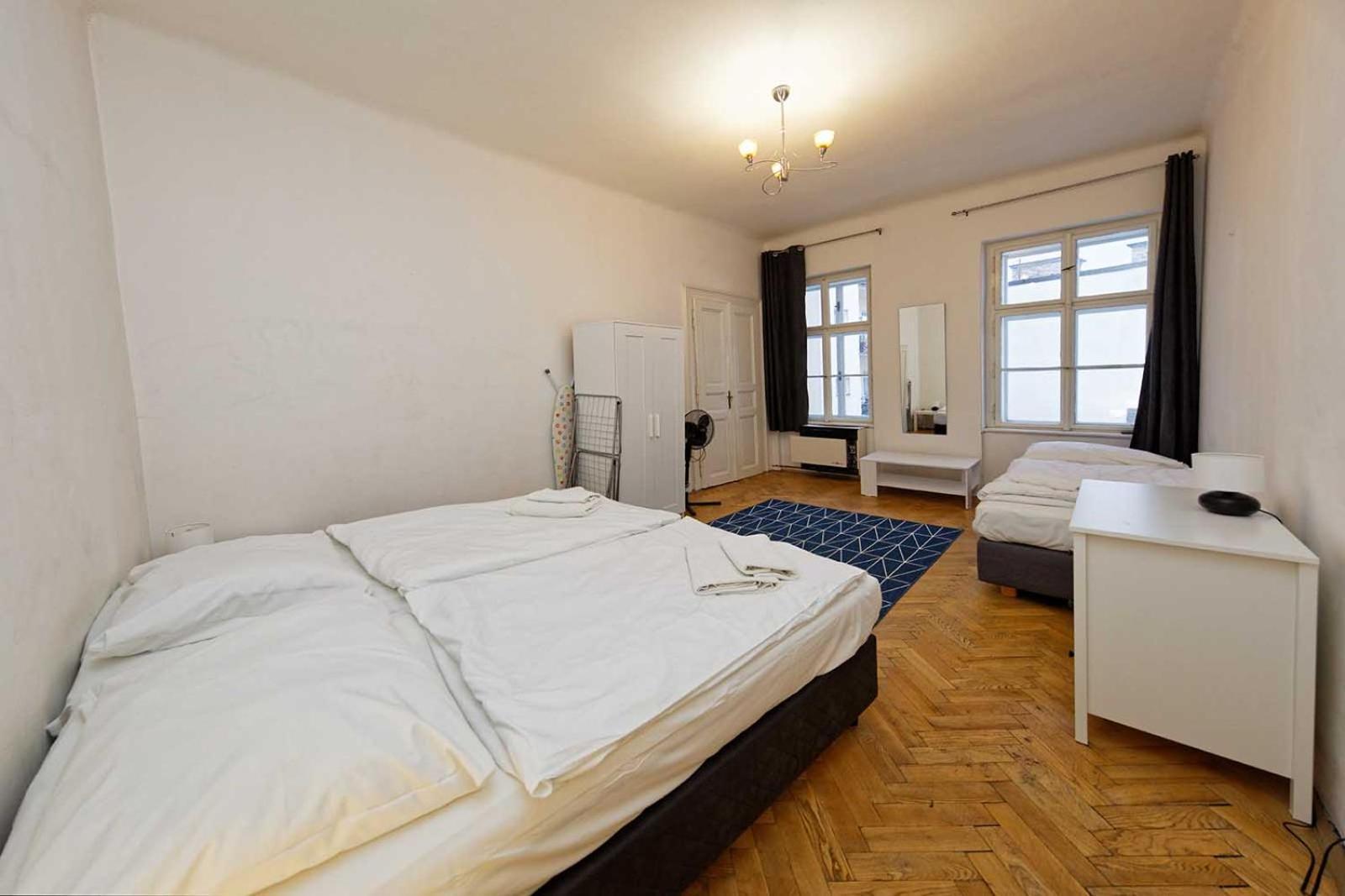 Peter'S Tower Apartments Прага Экстерьер фото